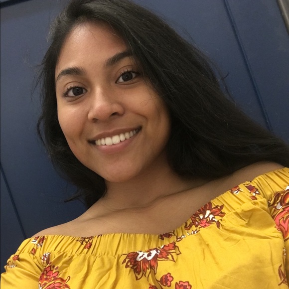 Meet your Posher, Divina Lucas - Picture 4 of 5